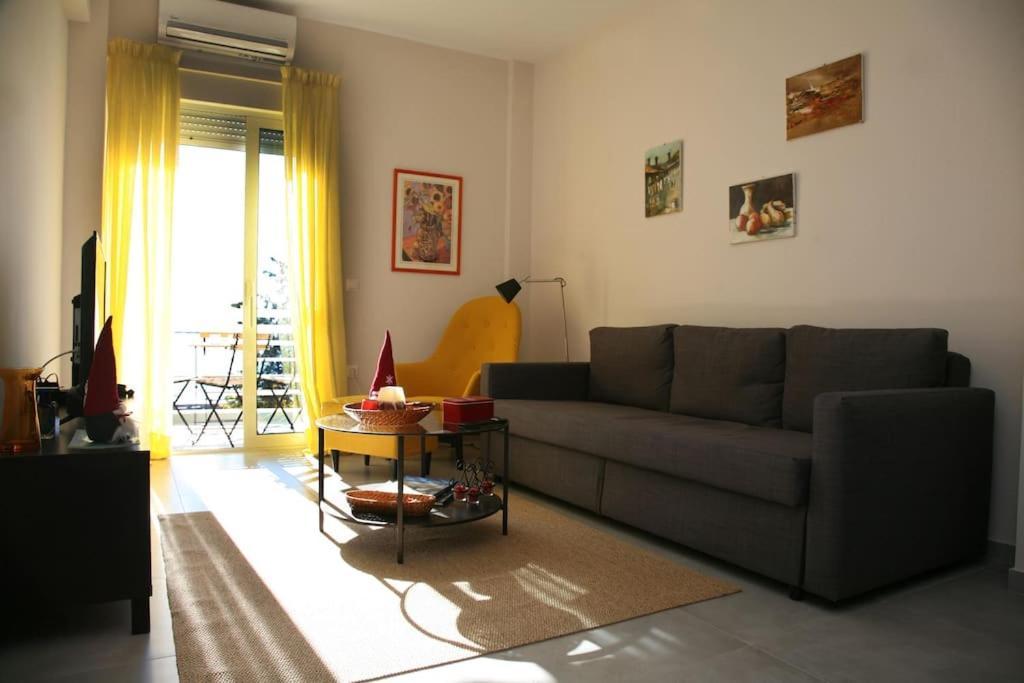 Lovely Sea Front Apartment Itea Exterior foto