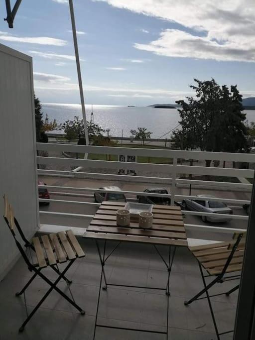 Lovely Sea Front Apartment Itea Exterior foto